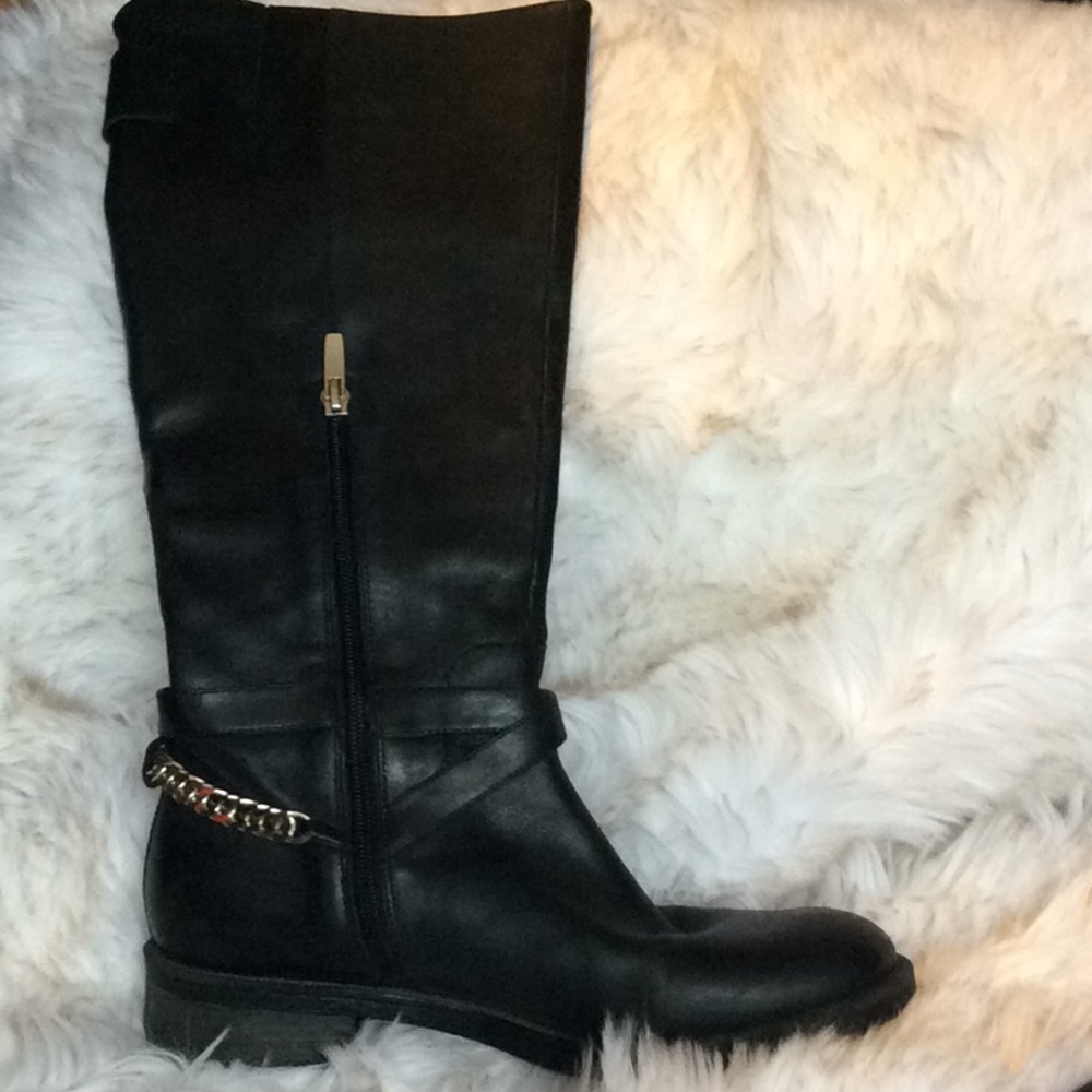 Boots - Picture 3 of 4